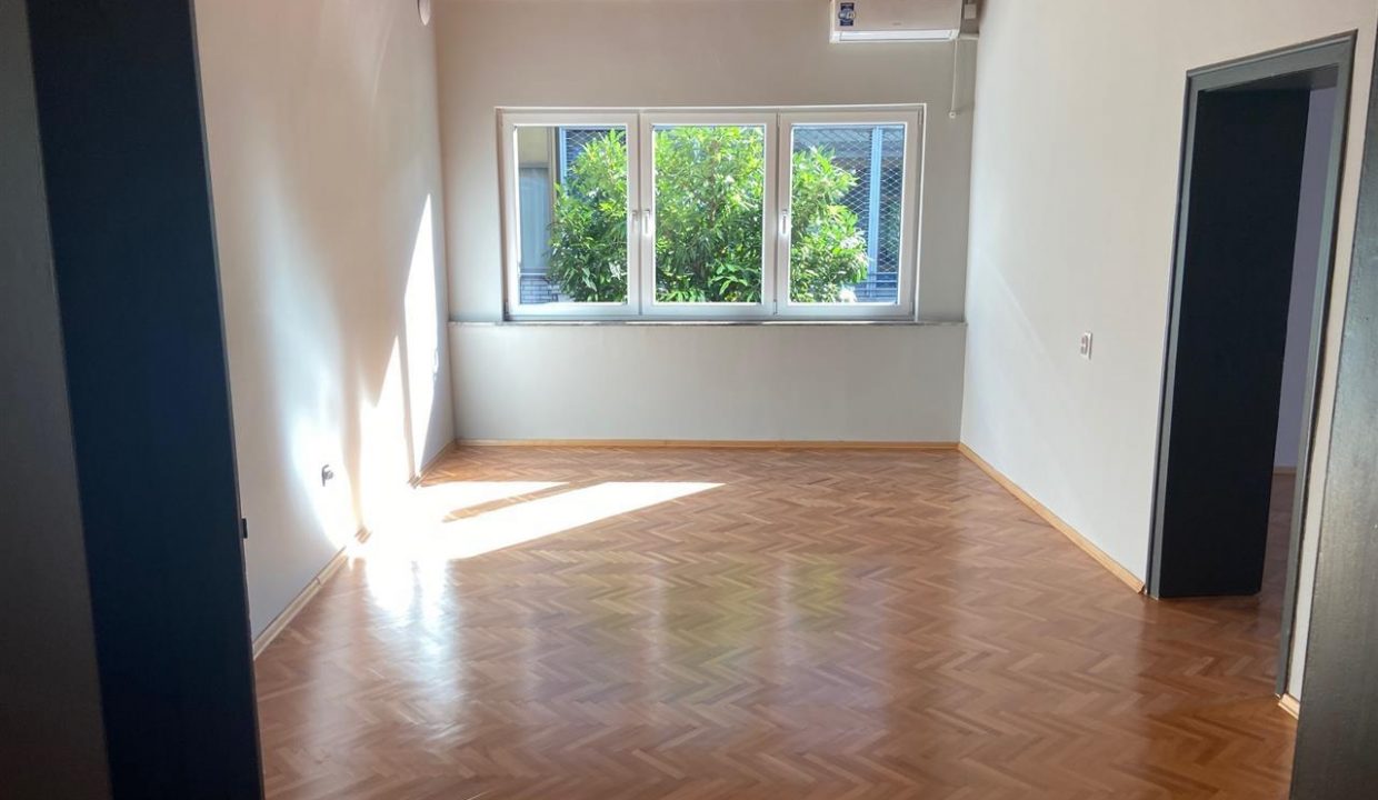 Deloven-prostor-vo-Debar-Malo-so-parking (4)