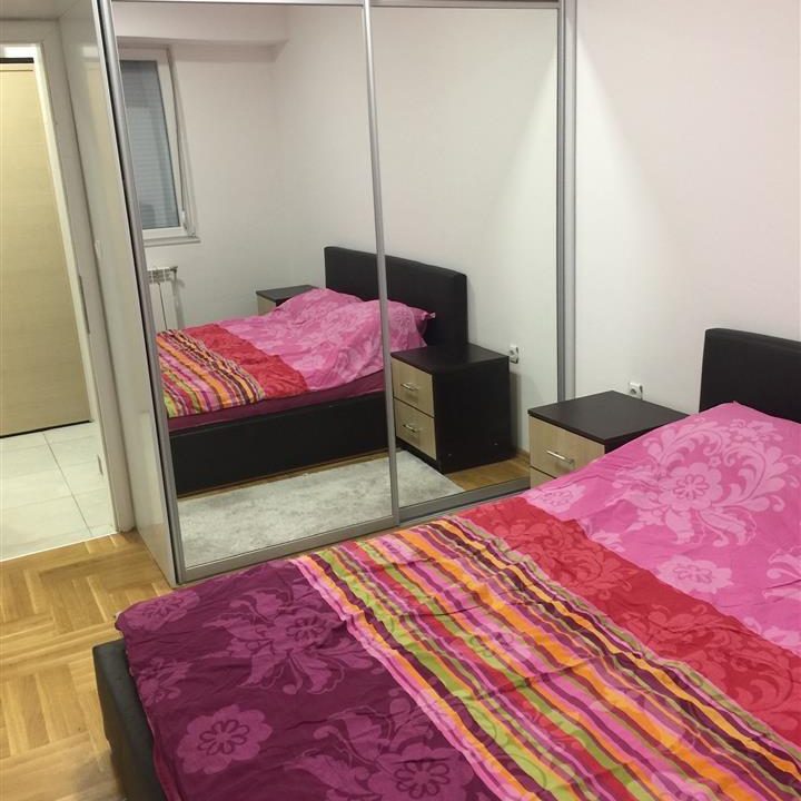 Izdavam-kopletno-luksuzno-opremen-90m2-stan (6)