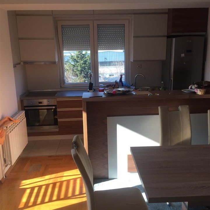 Izdavam-kopletno-luksuzno-opremen-90m2-stan (7)