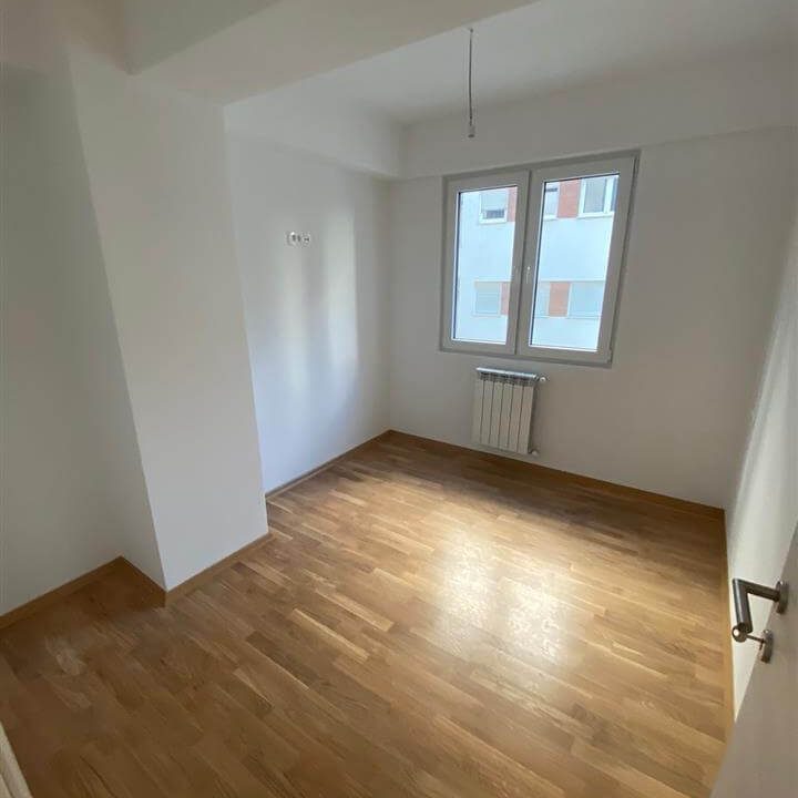 Se-izdava-stan-od-prvi-April (6)