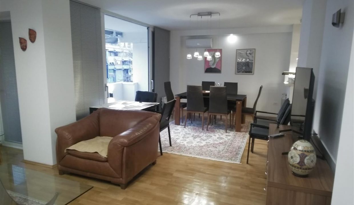 Se-izdava-stan-od-82m2-vo-Centar-Gradski-Zid (3)