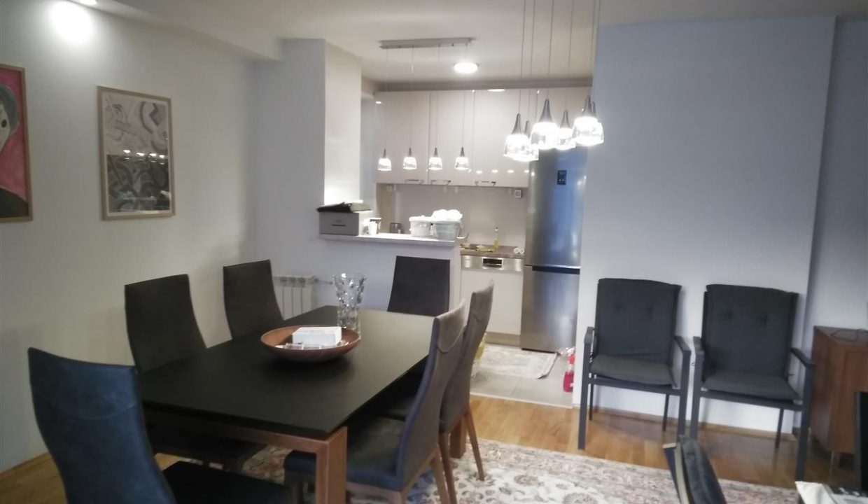 Se-izdava-stan-od-82m2-vo-Centar-Gradski-Zid (4)