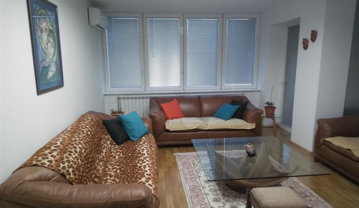 Se-izdava-stan-od-82m2-vo-Centar-Gradski-Zid (8)