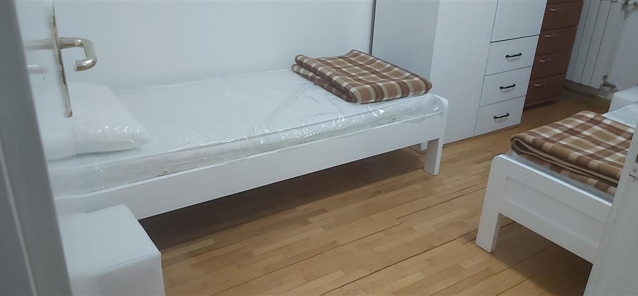 Se-izdava-top-ednosoben-stan-vo-Centar-nasproti-Zoil (3)