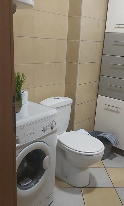 Se-izdava-top-ednosoben-stan-vo-Centar-nasproti-Zoil (4)