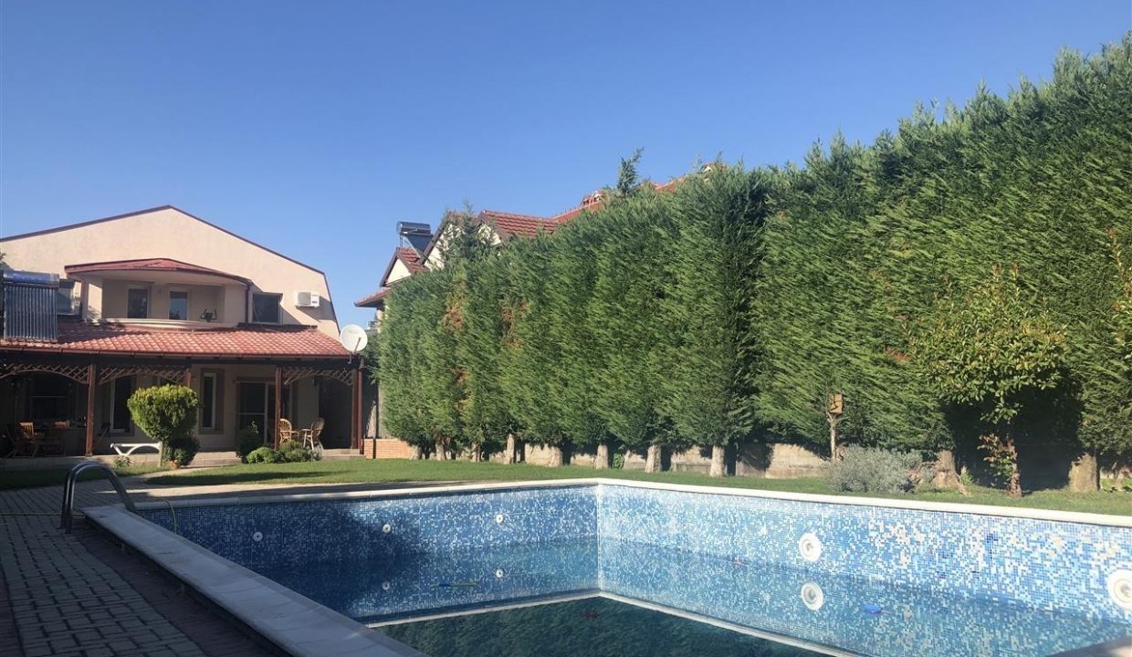 Renovirana-kukja-vo-elitniot-del-na-Bardovci (1)