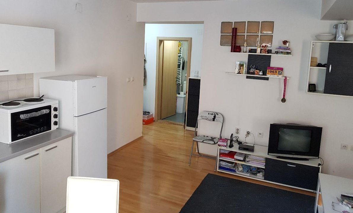 b9af2b6e-4e62-44e3-b58e-5bc70167a4cb