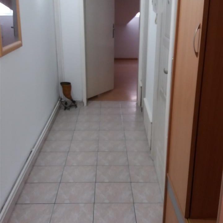 izdavam-podkroven-stan-pozadi-univerzalna-sala (4)