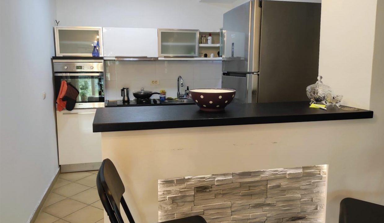 se-izdava-dvosoben-stan-od-58m2-vo-czentar (8)