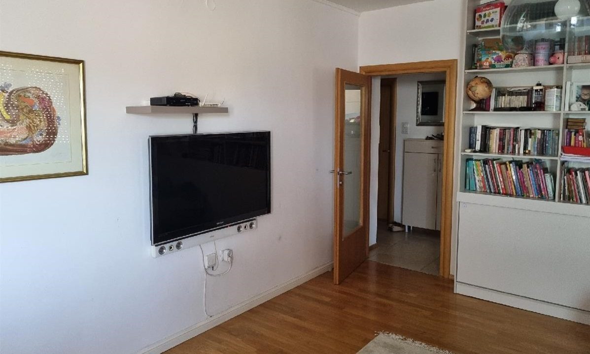 e07673ba-f102-44b3-b22b-1ca4e74dd083