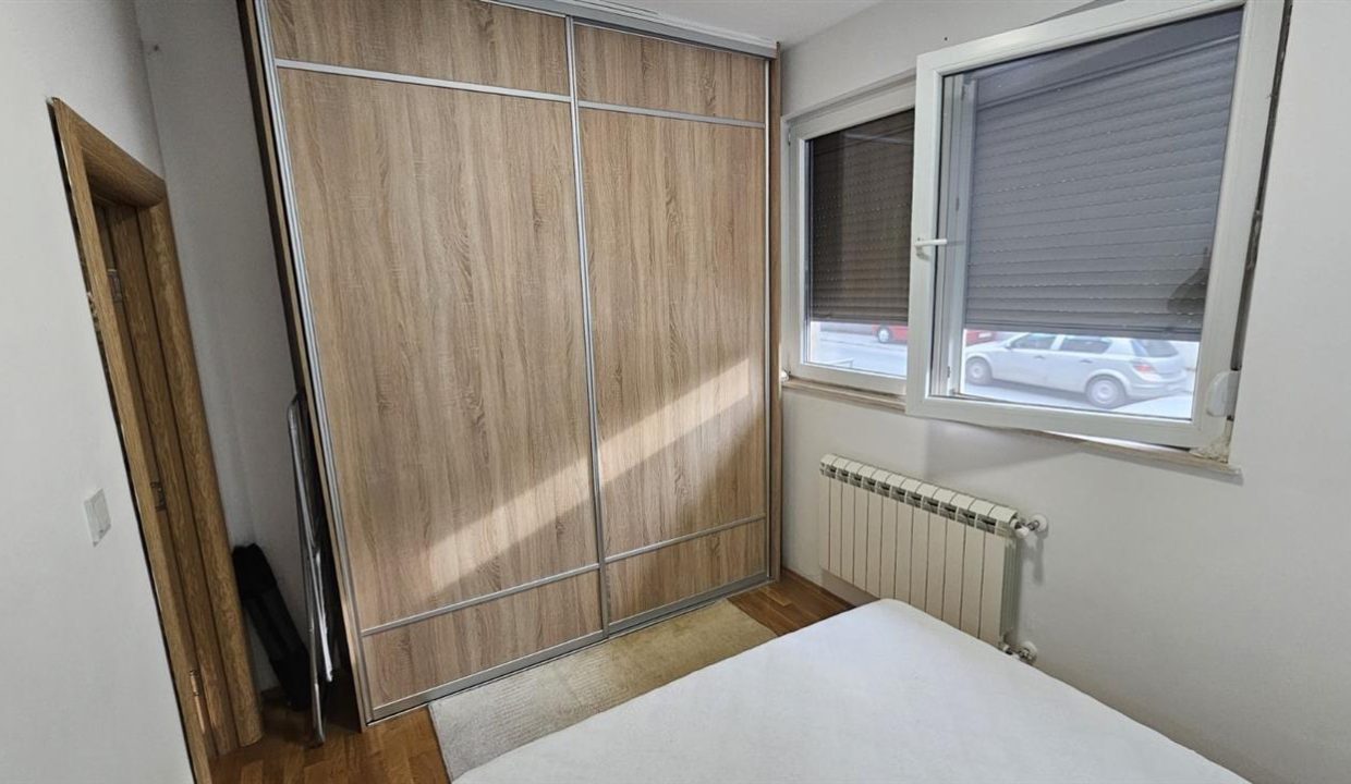 se-izdava-stan-so-dvor-vo-kozle (7)