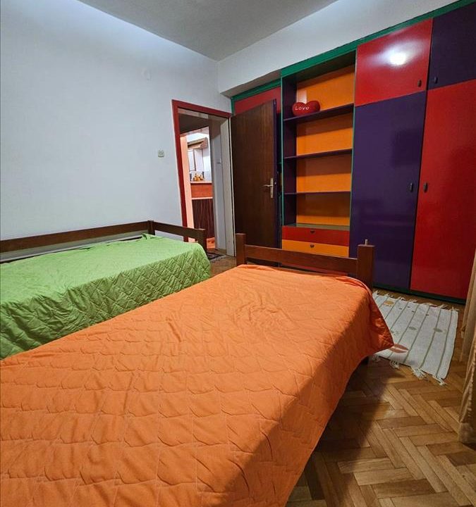 dbbc2848-283d-440e-8751-eac030bc3a3e