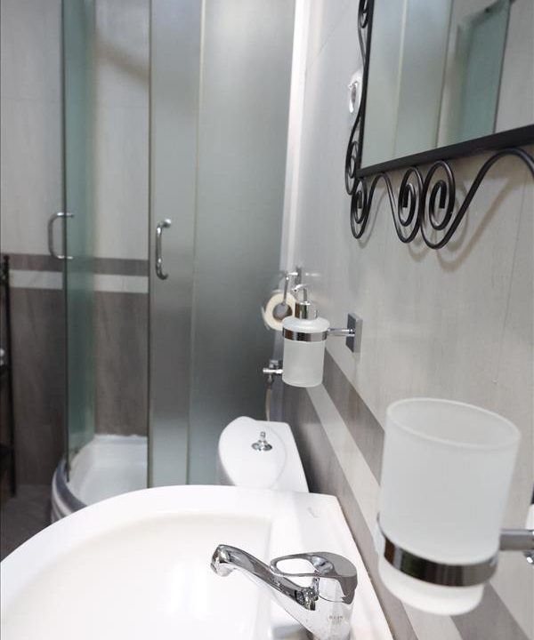 cd27db43-7620-4c34-81db-27385f92f91d